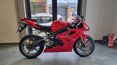 TRIUMPH DAYTONA 675 TORNADO RED