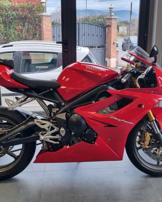 TRIUMPH DAYTONA 675 TORNADO RED