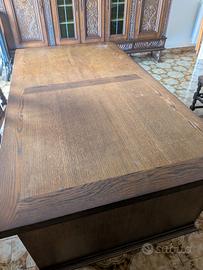 scrivania in legno massello con tre sedie