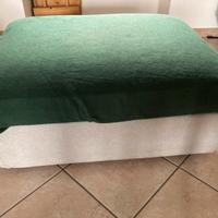 Poggiapiedi con vano contenitore