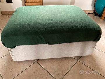 Poggiapiedi con vano contenitore