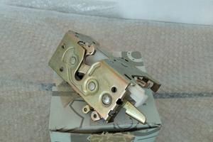 SERRATURA PORTA ANT DESTRA A9017201135 MERCEDES SP