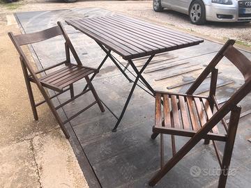 Tavolo e sedie esterno