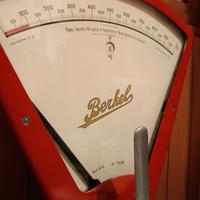 Bilancia BERKEL MOD K10 colore rosso.