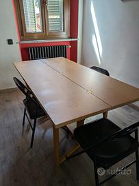 Tavolo allungabile in legno robusto