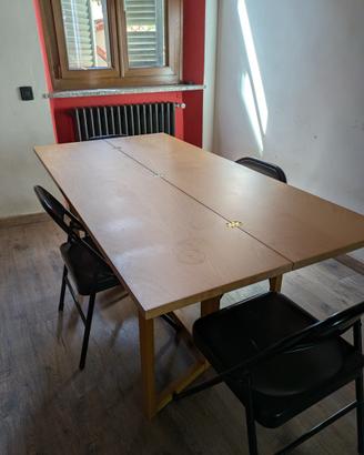 Tavolo allungabile in legno robusto