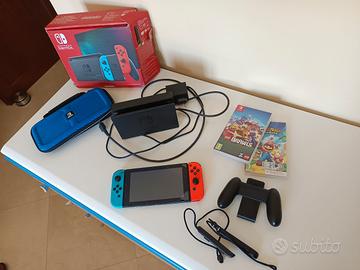 Nintendo Switch + 2giochi + custodia,