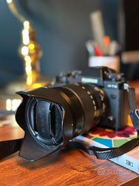 mirrorless Fujifilm X-T3 con lente 18-135