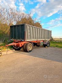 Rimorchio ribaltabile posteriore