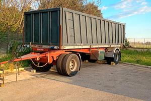 Rimorchio ribaltabile posteriore