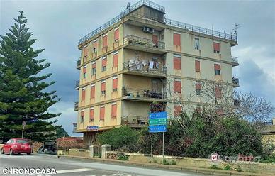 Saponara, pressi casello,3 vani e servizi ottime