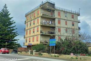 Saponara, pressi casello,3 vani e servizi ottime