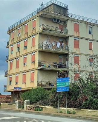 Saponara, pressi casello,3 vani e servizi ottime