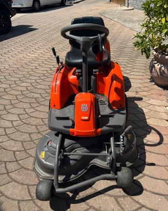 Trattorino tagliaerba HUSQVARNA R112C