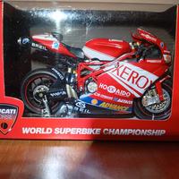 Ducati 999 F05 SBK  - 1/12 NewRay 
