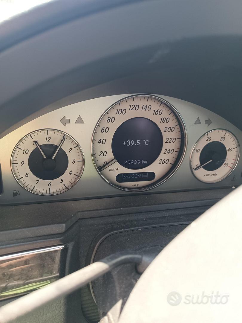 Mercedes-Benz E-Class 2004 photo 3