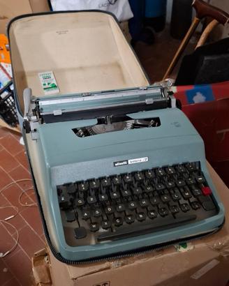 macchina da scrivere Olivetti Lettera 32