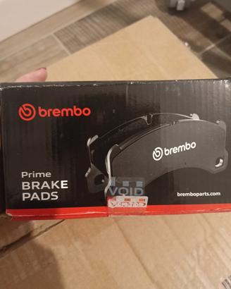 Dischi freni auto e kit pastiglie Brembo