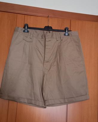 pantaloni corti