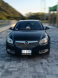 OPEL Insignia - 2011