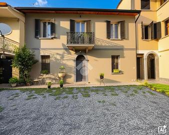 CASA SEMINDIPENDENTE A CASTIGLIONE DELLE STIVIERE