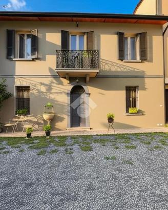 CASA SEMINDIPENDENTE A CASTIGLIONE DELLE STIVIERE