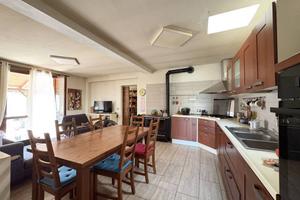 Villa di 212 m² con più di 5 locali e box auto dop