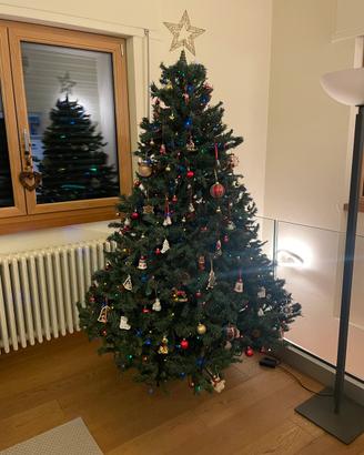 Albero di natale con luci