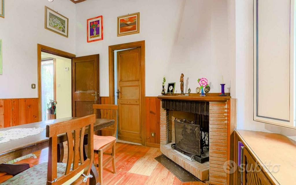 Rustico / Casale di 436 m² con più di 5 locali e b - Vista 3