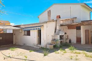 Casa indipendente con ampio cortile