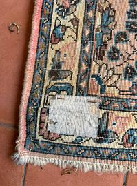 Due tappeti persiani misure 133x66