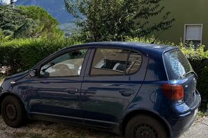 TOYOTA YARIS ANNO 2004