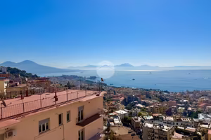MULTILOCALE A NAPOLI