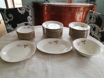 Servizio di piatti antico