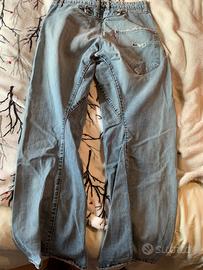 LEVI'S ENGEENERED JEANS - SIZE 32 USA (ITA 46)