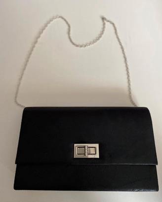 Borsetta tipo pochette con catenella