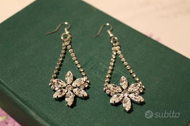 Orecchini pendenti fiore zirconi