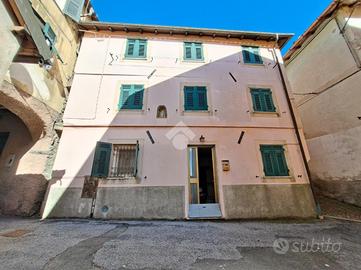 CASA SEMINDIPENDENTE A CROCEFIESCHI