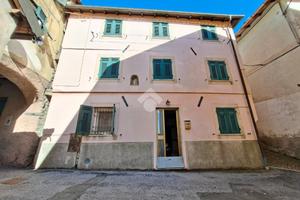 CASA SEMINDIPENDENTE A CROCEFIESCHI
