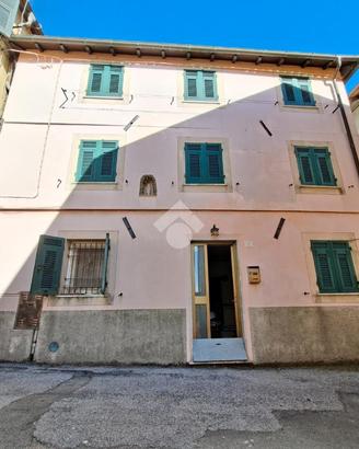 CASA SEMINDIPENDENTE A CROCEFIESCHI
