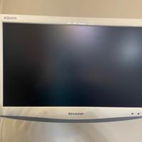 Televisore Sharp Aquos.
