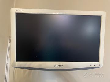 Televisore Sharp Aquos.