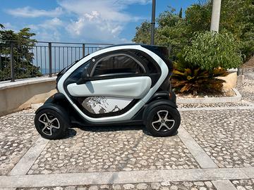 TWIZY 80 con finestrini + 8 mesi di garanzia.