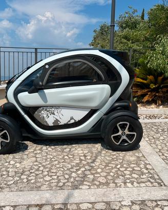 TWIZY 80 con finestrini + 8 mesi di garanzia.