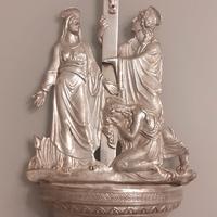 acquasantiera in argento sbalzato