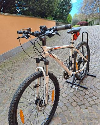 MBT SINTESI  bianca cambio shimano Deore