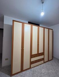 Armadio a 6 ante con cassetti legno e crema
