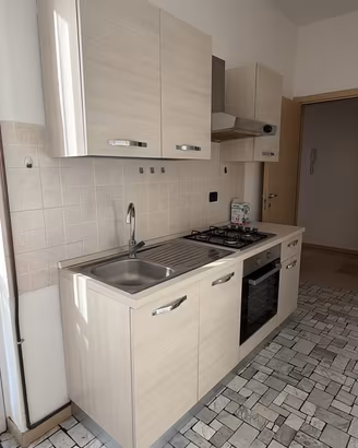 CUCINA COMPLETA CON ELETTRODOMESTICI