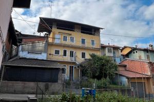 Privato vende casa a Baltigati con cortile