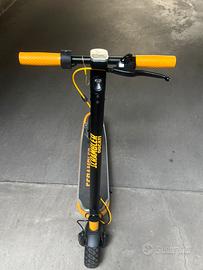 Monopattino ducati scrambler